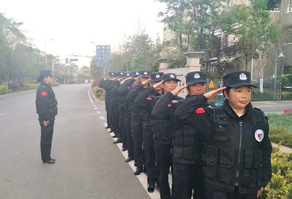 大理隊列訓練中的紳頓保安